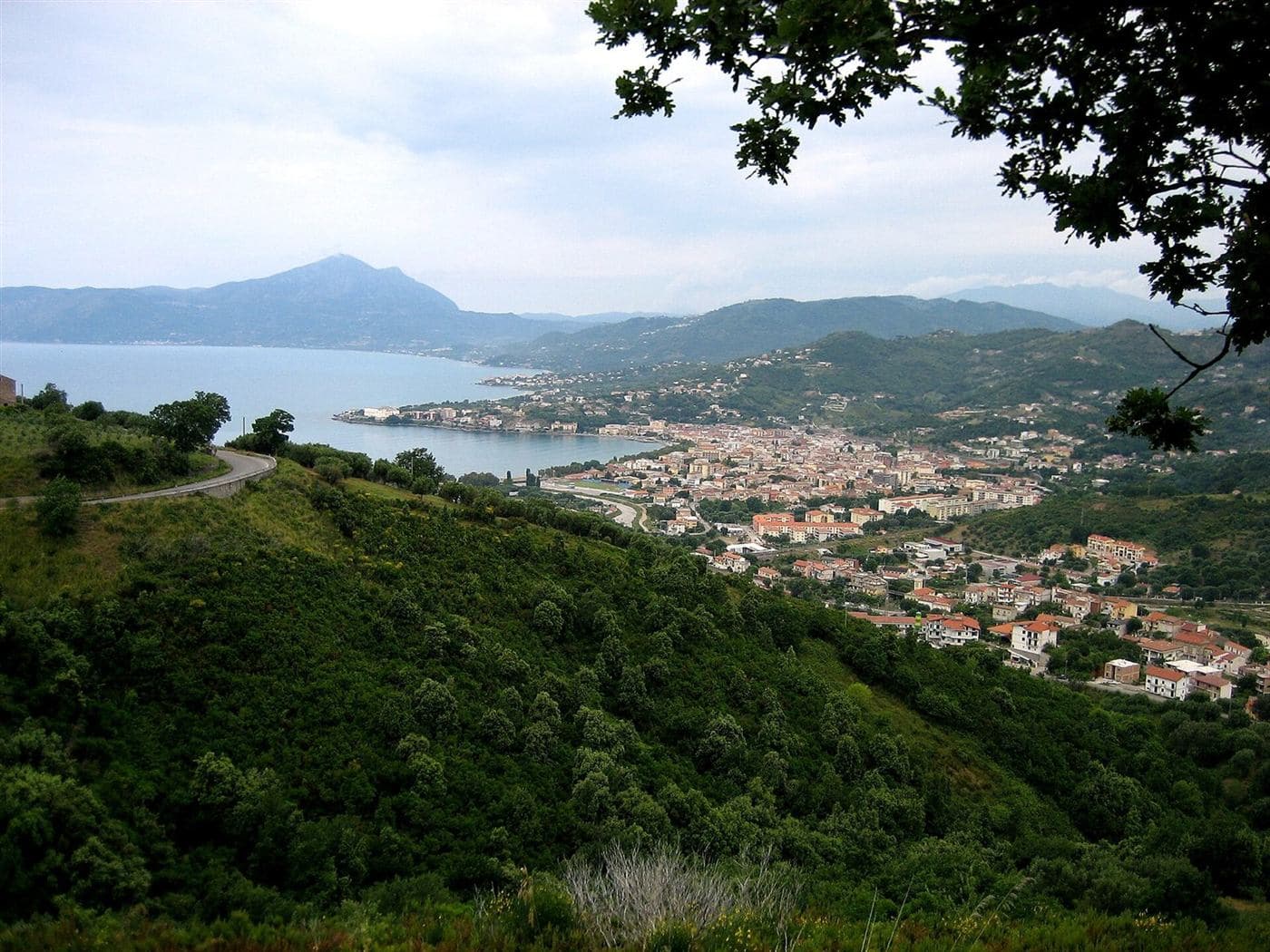 Sapri e il golfo di Policastro visti dall'alto